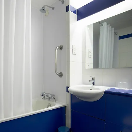 Travelodge 3*